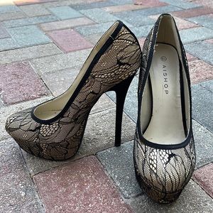 Heels from Aishop, beige with black size 6 1/2